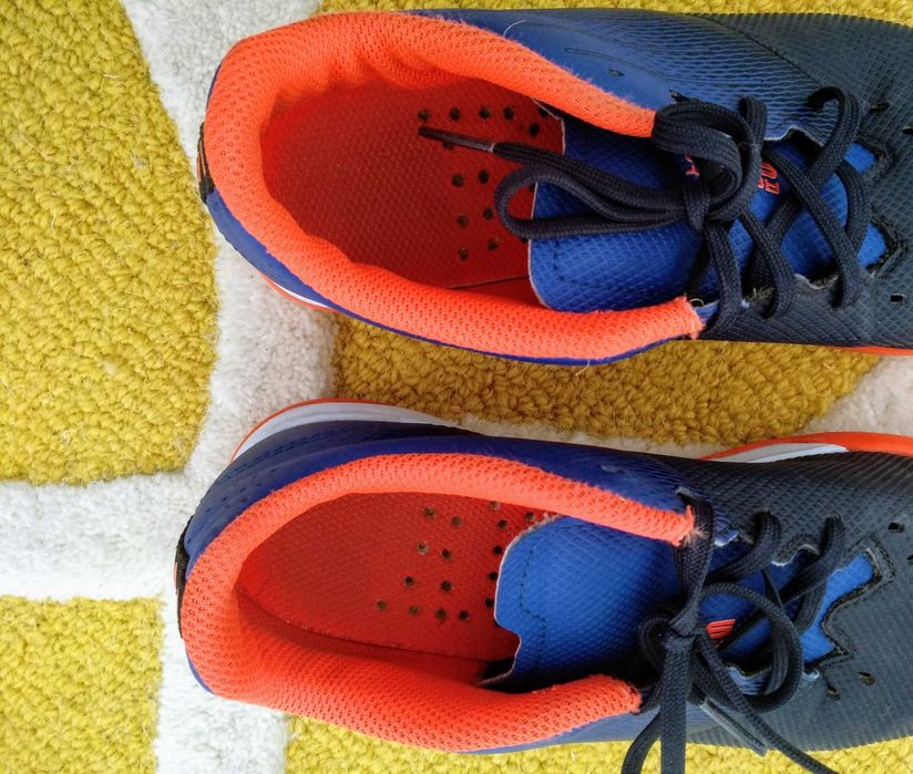 Chuteiras Kipsta, Agility 500, tamanho 35, terreno duro