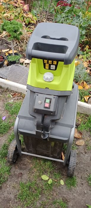 Подрібнювач гілок.