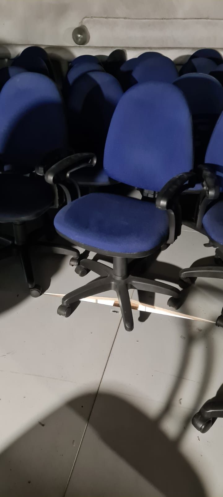 Fotel obrotowy Bejot niebieski fotele biurowe
