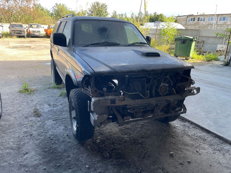 Mitsubishi pajero, silnik uszkodzony, auto kompletne, anglik