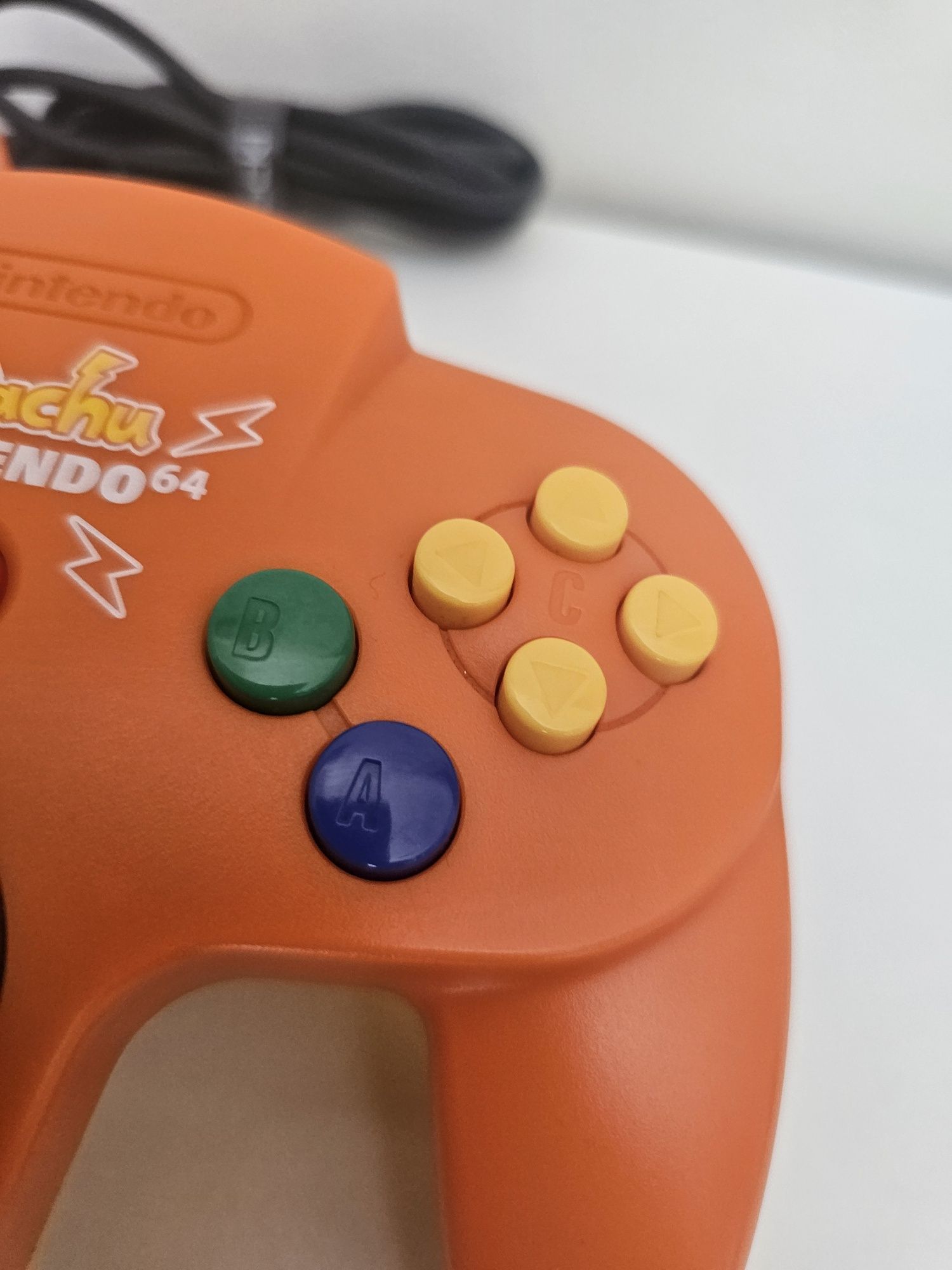 Comando Nintendo 64 Pikachu (edição colecionador)