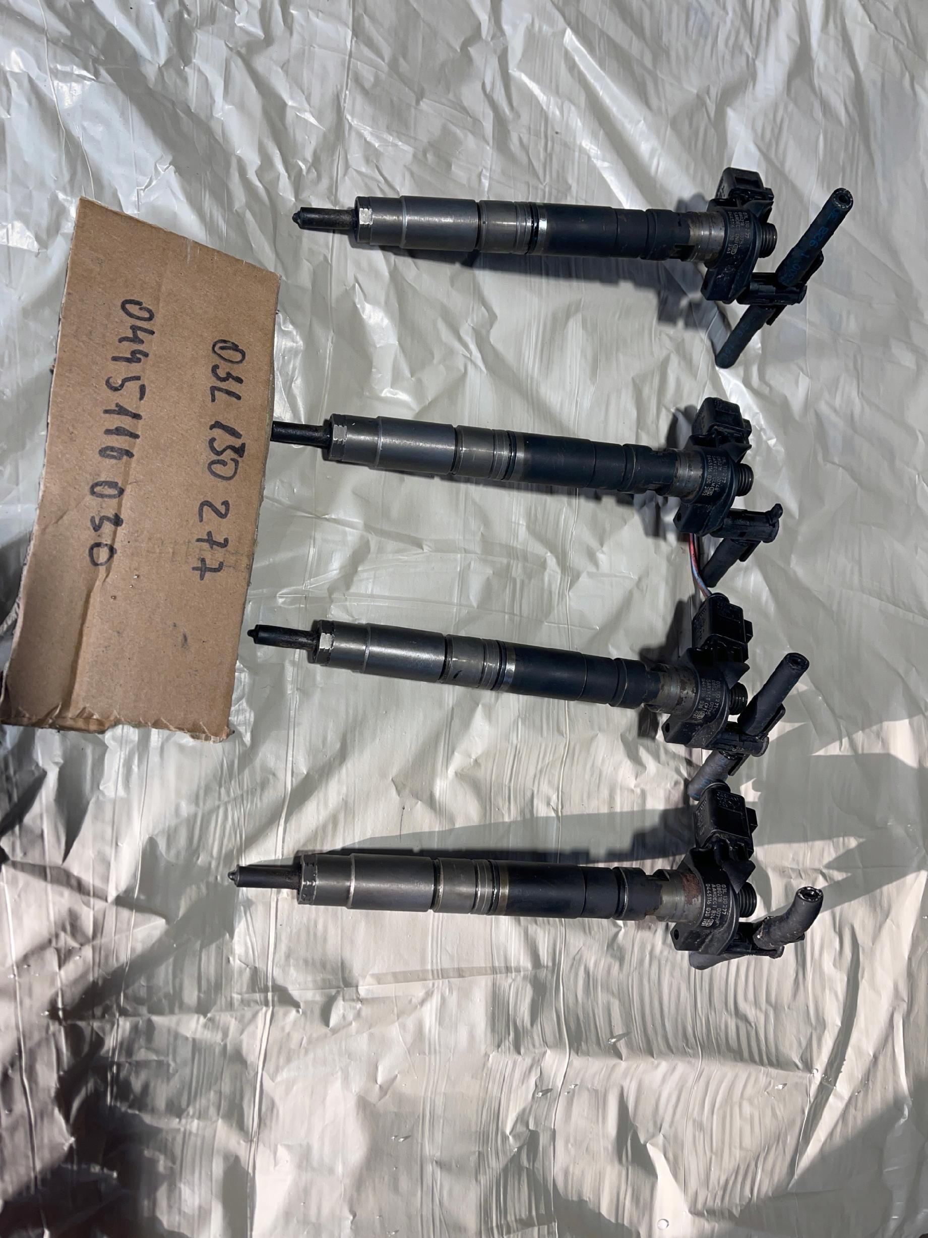 Wtryskiwacz 03L130277 B6 A3 8P A4 B8 A5 8T 2.0 TDI
