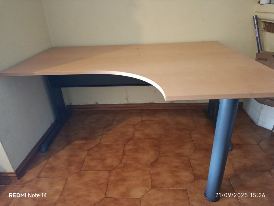Secretaria em muito bom estado