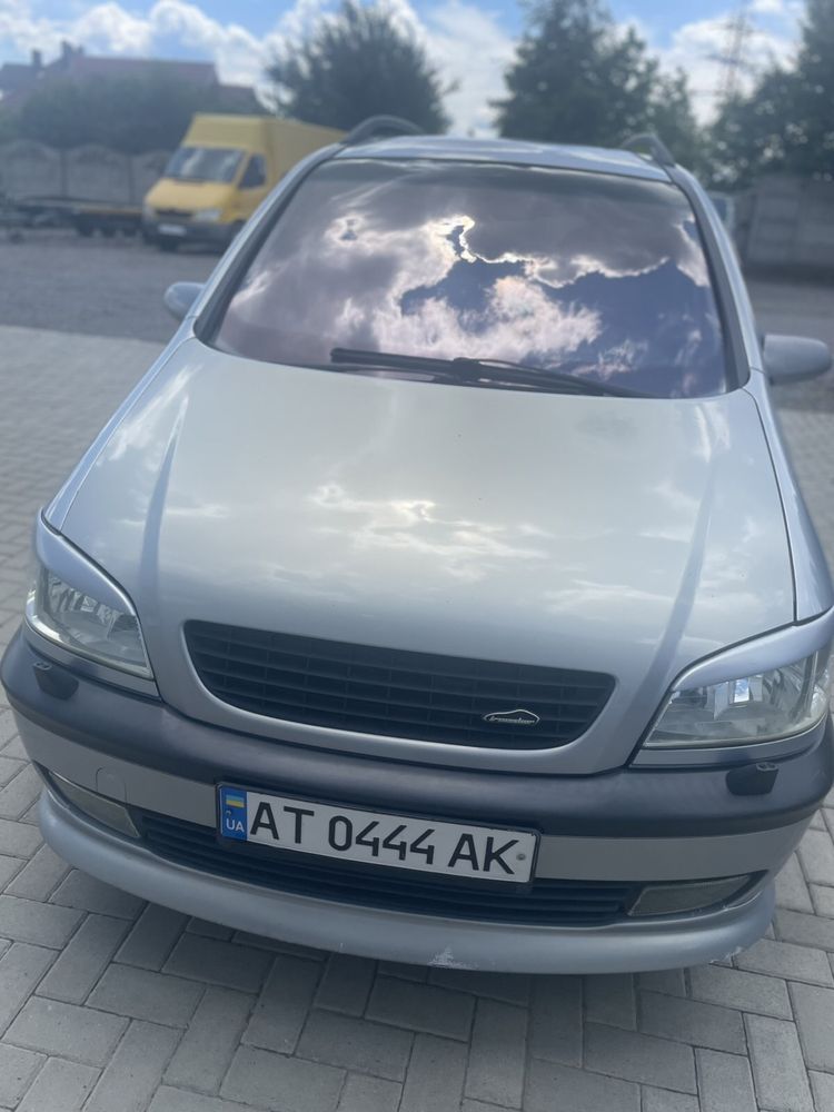 Автомобіль Опель Зефіра А 2003 рік 2.2 газ/бензин Opel Zafira A