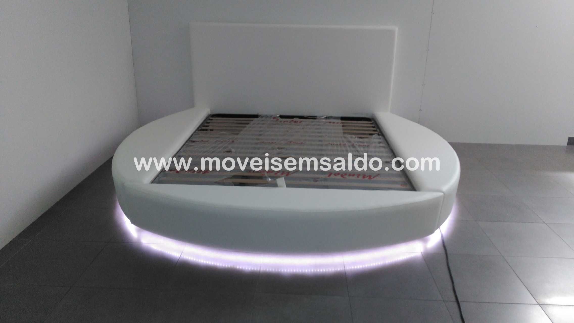 Cama de Casal Redonda Estofada - Ref.ª Giovana - Todas Cores e Medidas