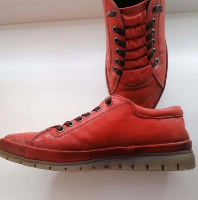 Кожаные слипоны коралового цвета