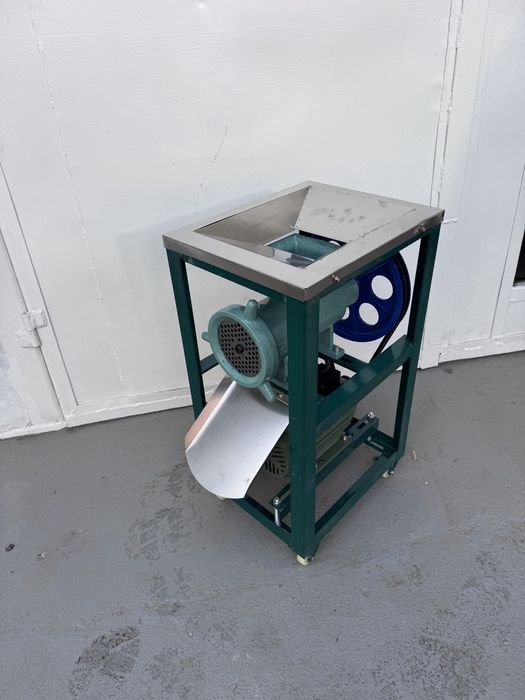 Промислова чавунна м'ясорубка 42 з електродвигуном 220 в 2.2 кВт