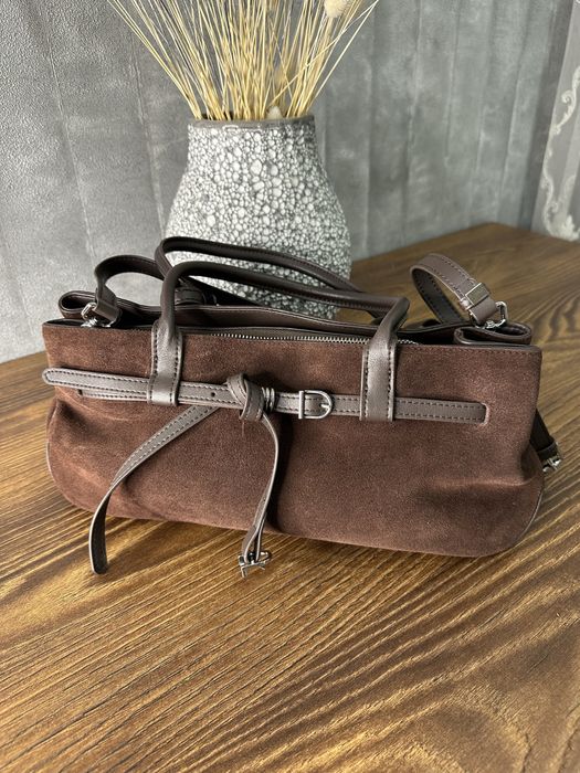 Замшева сумка коричневого кольору