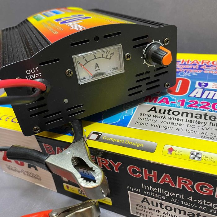 Металевий автомобільний зарядний пристрій на 12V 20A