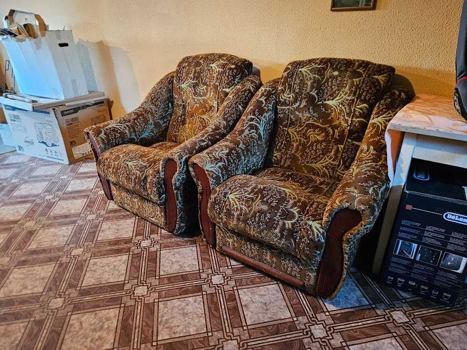 Диван та мягкі крісла