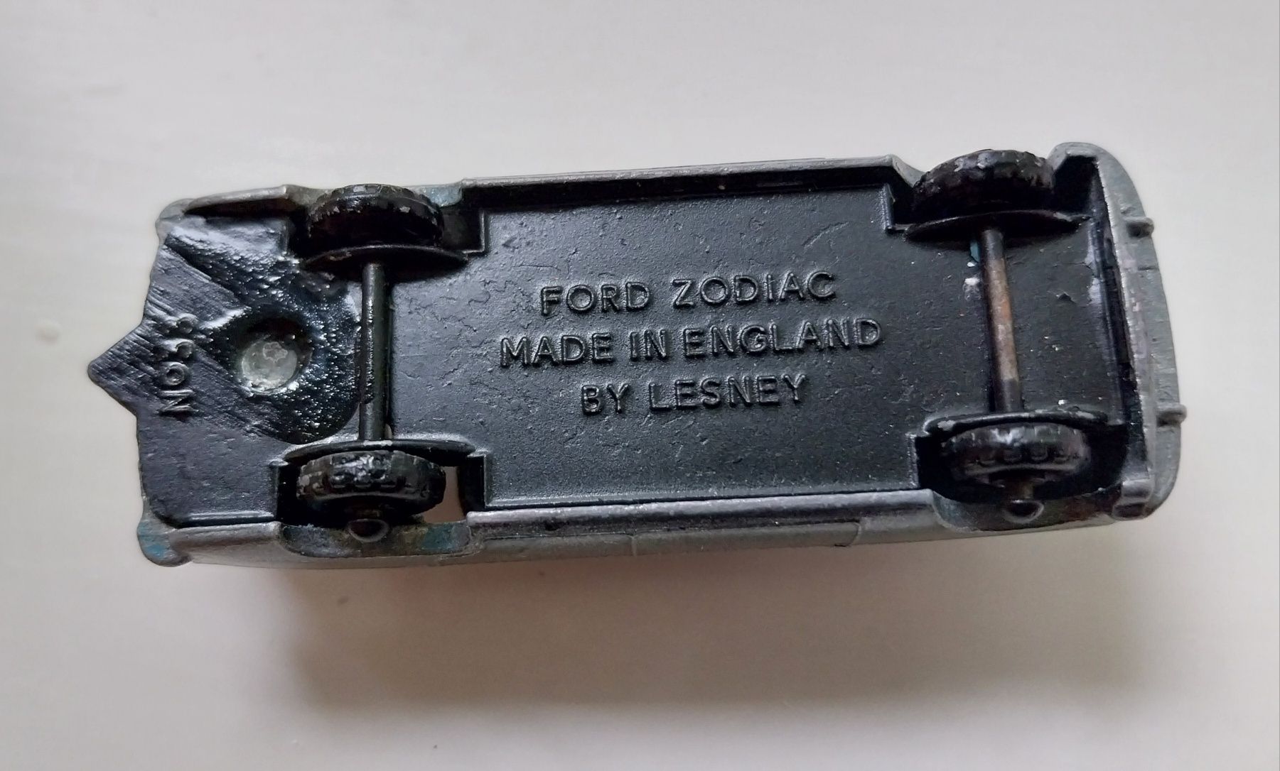 Miniatura antiga Lesney Ford Zodiac