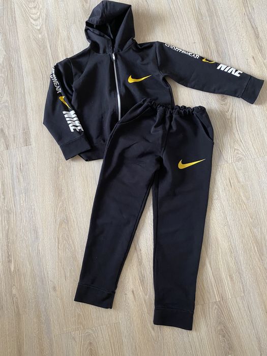 Трикотажний спортивний костюм хлопчику Nike