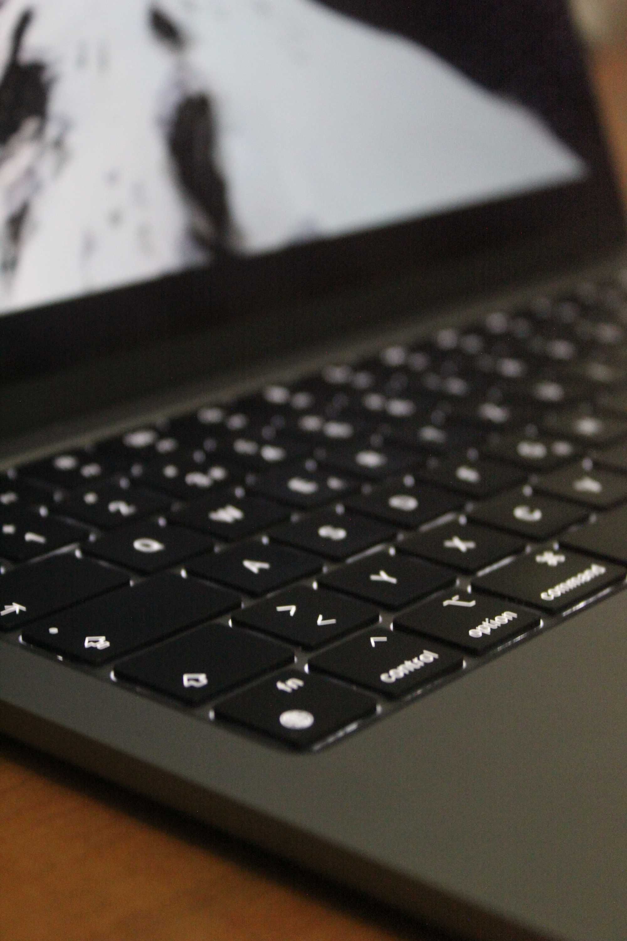 MacBook Air 13’’ 2022 M2 - Como Novo!
