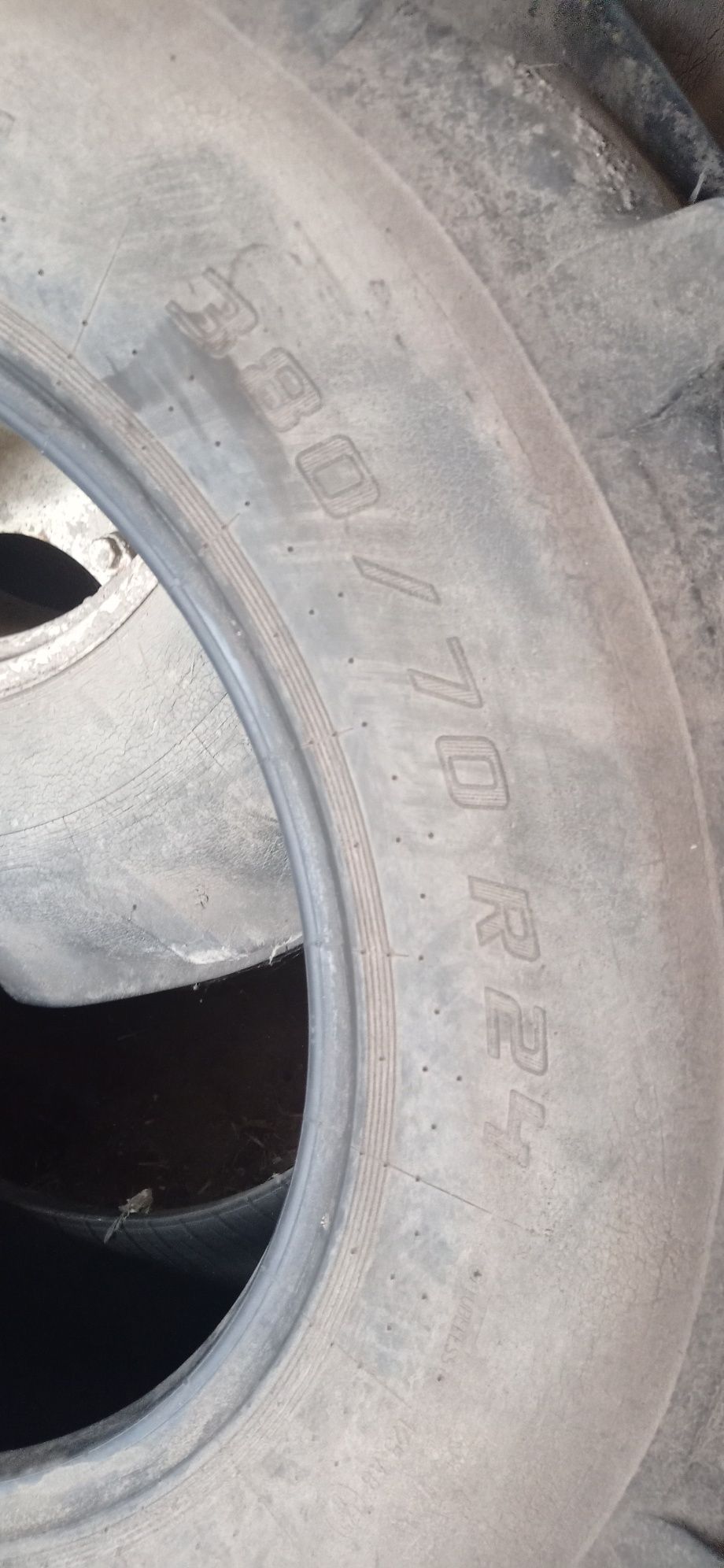 Opona 380 /70 R24