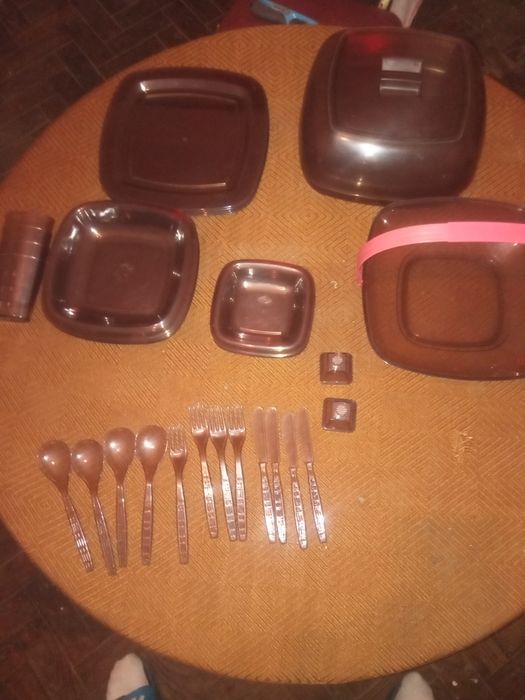 Piquenique conjunto com 30 peças  vintage. Ler descrição