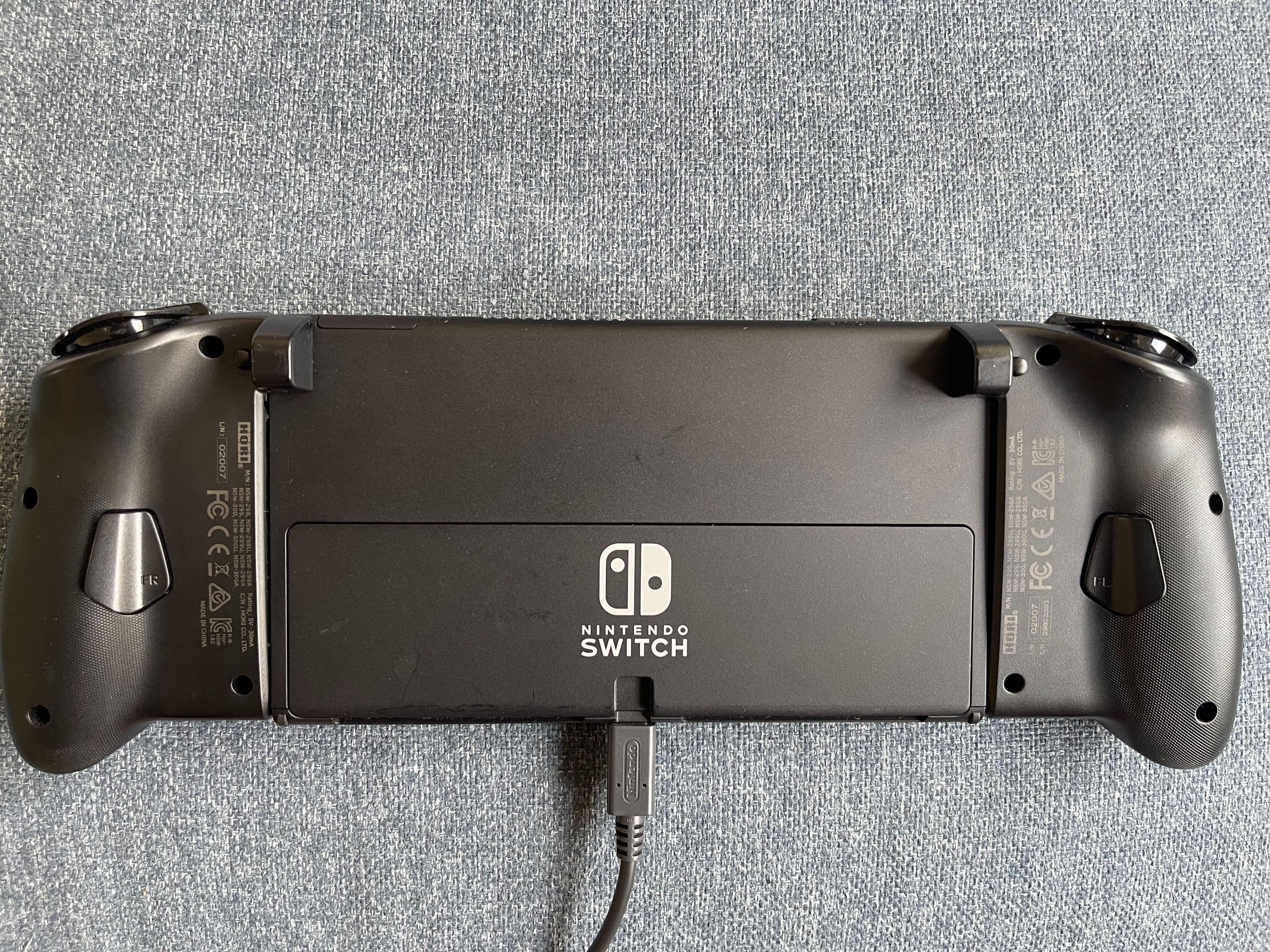 Nintendo Switch OLED + HORI Split Pad Pro