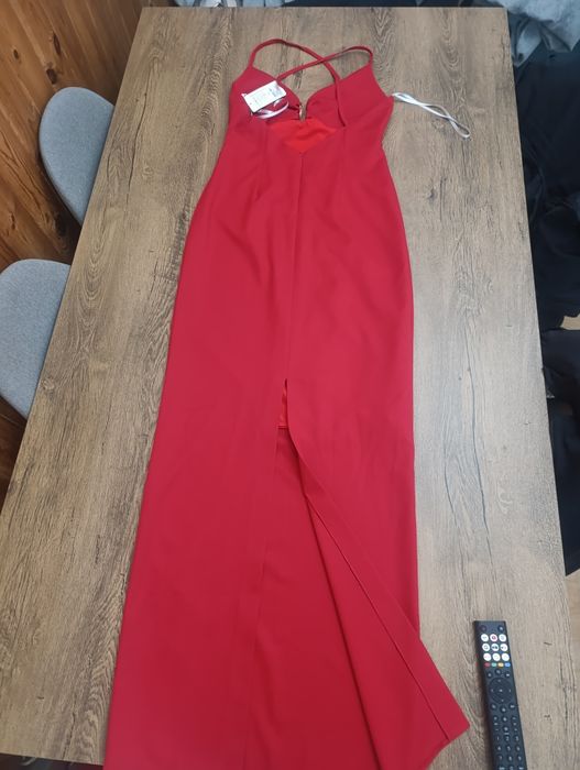 Vestido vermelho teorema tamanho 36 com pormenor em dourado no decote