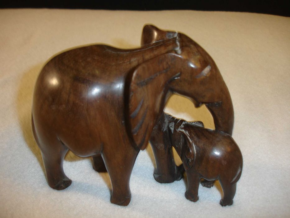 Єксклюзивна Фігура слона зі слоненям із жовтої намібійскій деревини