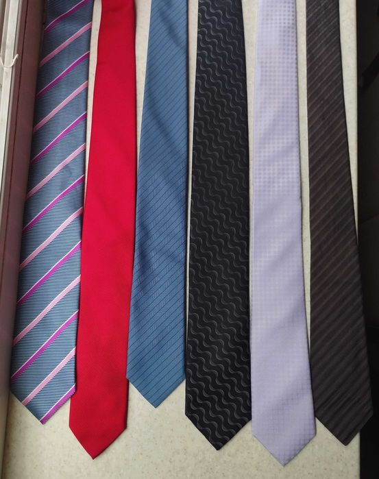 Вузька шовкова краватка