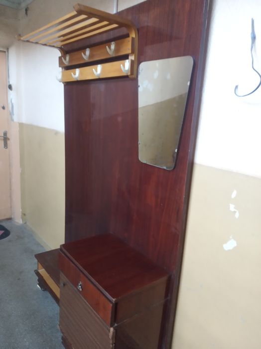 Прихожа висота 2 м, ширина 1,3 м