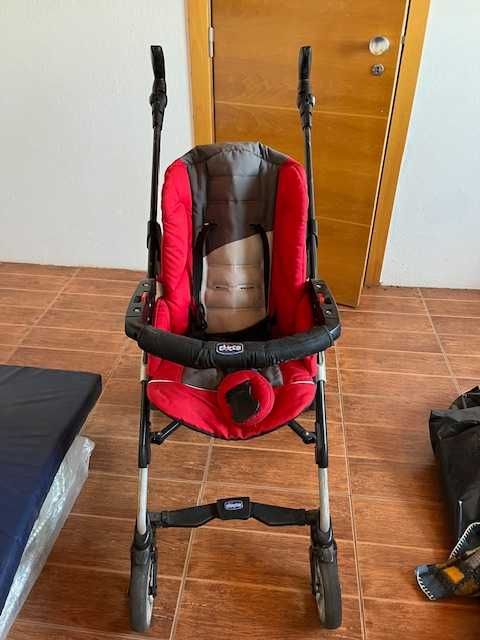Ovo Transporte Bebe  + Carrinho Marca Chicco   em bom Estado