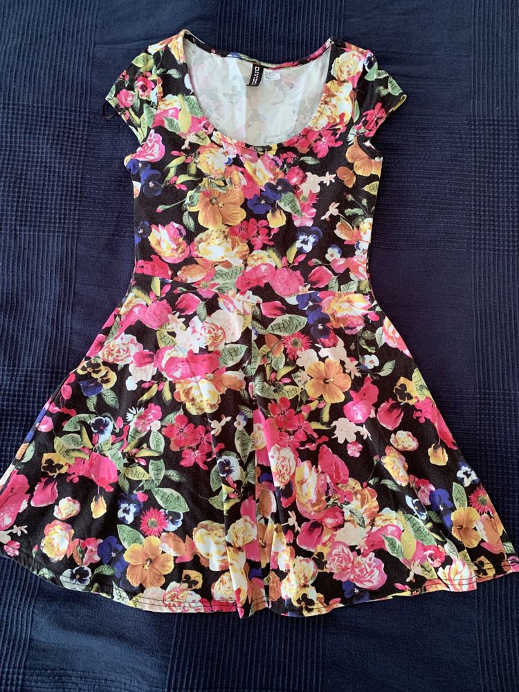 Romantyczna sukienka w kwiaty H&M bawełna