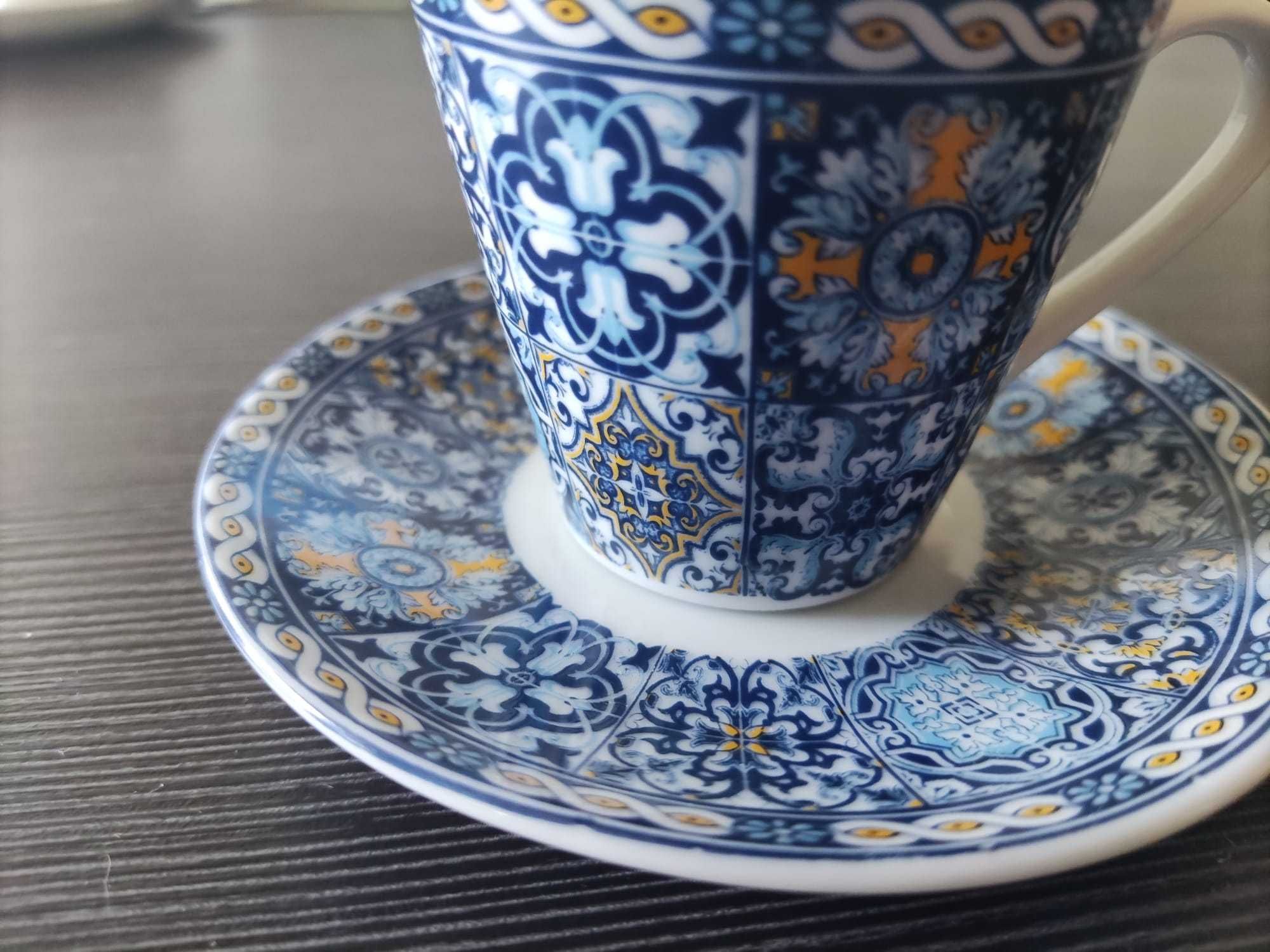 Komplet 2 filiżanki ze spodkami. Deseń w azulejos. Prosto z Portugalii