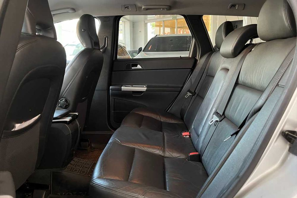 Volvo V50 2011 року