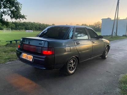 Продам  машину є газ и бинзин  газ в писаний