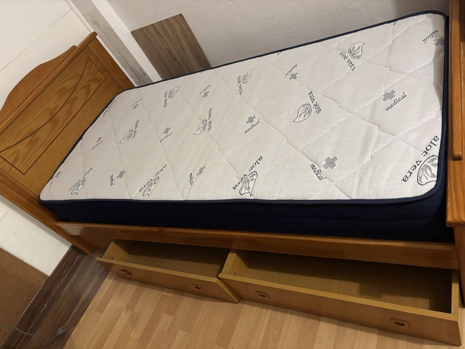 Cama solteira com colchao