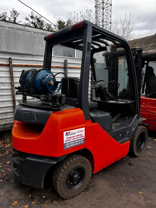 Газовий навантажувач Тойота 8FG25