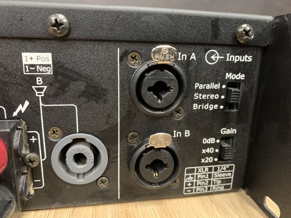 Потужний  професійний підсилювач класу D 1500Вт Crest audio SD1500