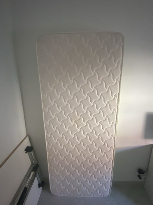 Colchao de solteiro em perfeitas condicoes