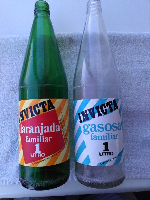 garrafas antigas da marca Invicta da empresa (C.U.F.P)