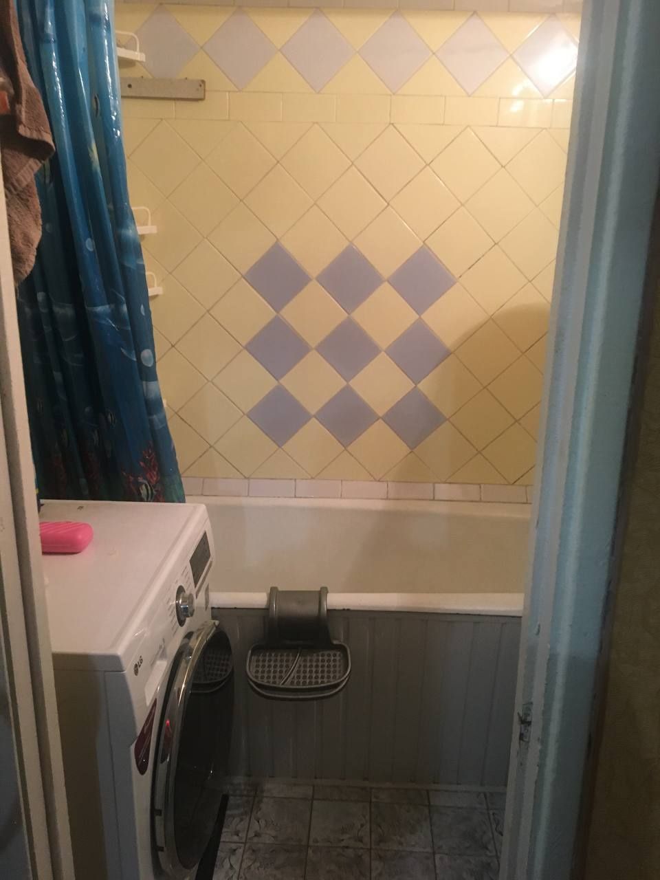 Продам 3 к.кв. 6/9 эт.Хортицкий р-н.Ул.Запорожского Казачества.ОСББ!