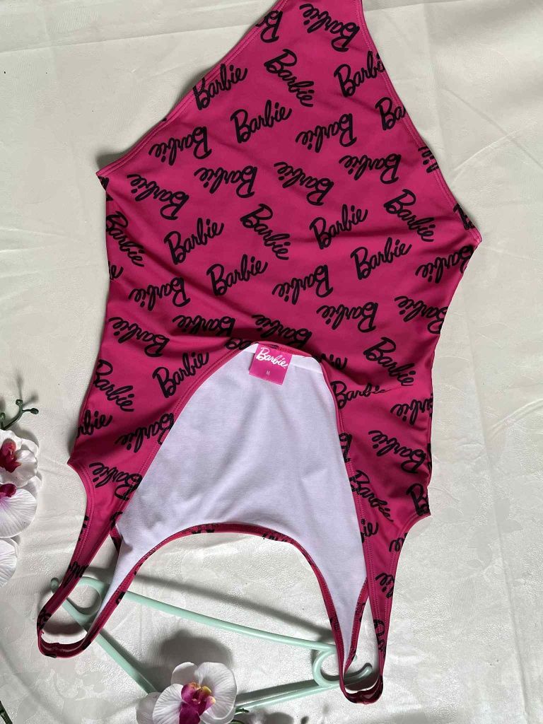 Barbie kostium kąpielowy jednoczęściowy róż w logo M kostium na basen