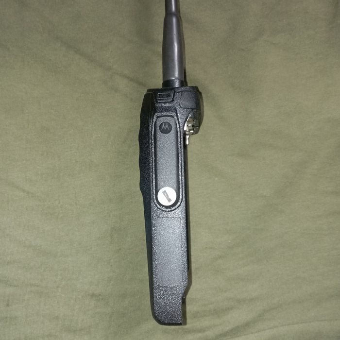 Продам:  Радіостанцію Motorola R7 NKP (б/у, комплект)