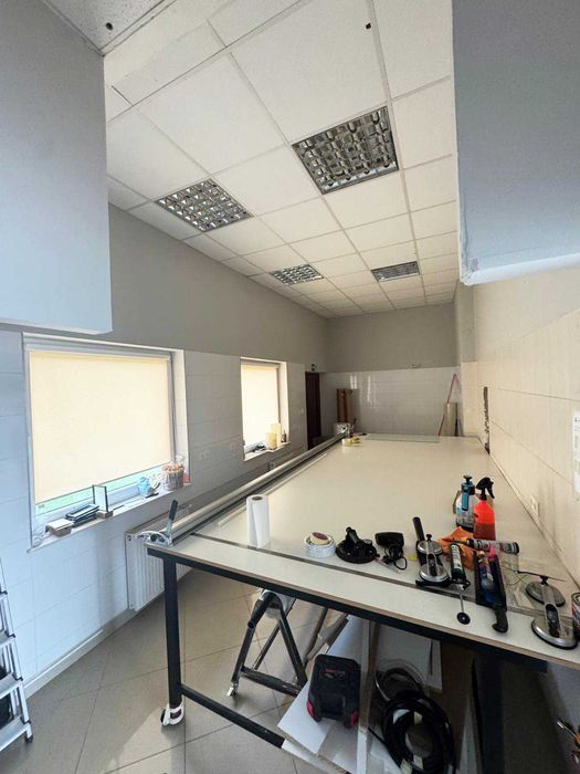 Wynajmę lokal 70 m² — parter, narożny, witryny na ulicę