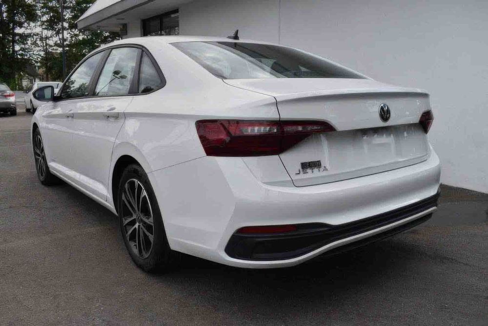 Volkswagen Jetta Sport      2023