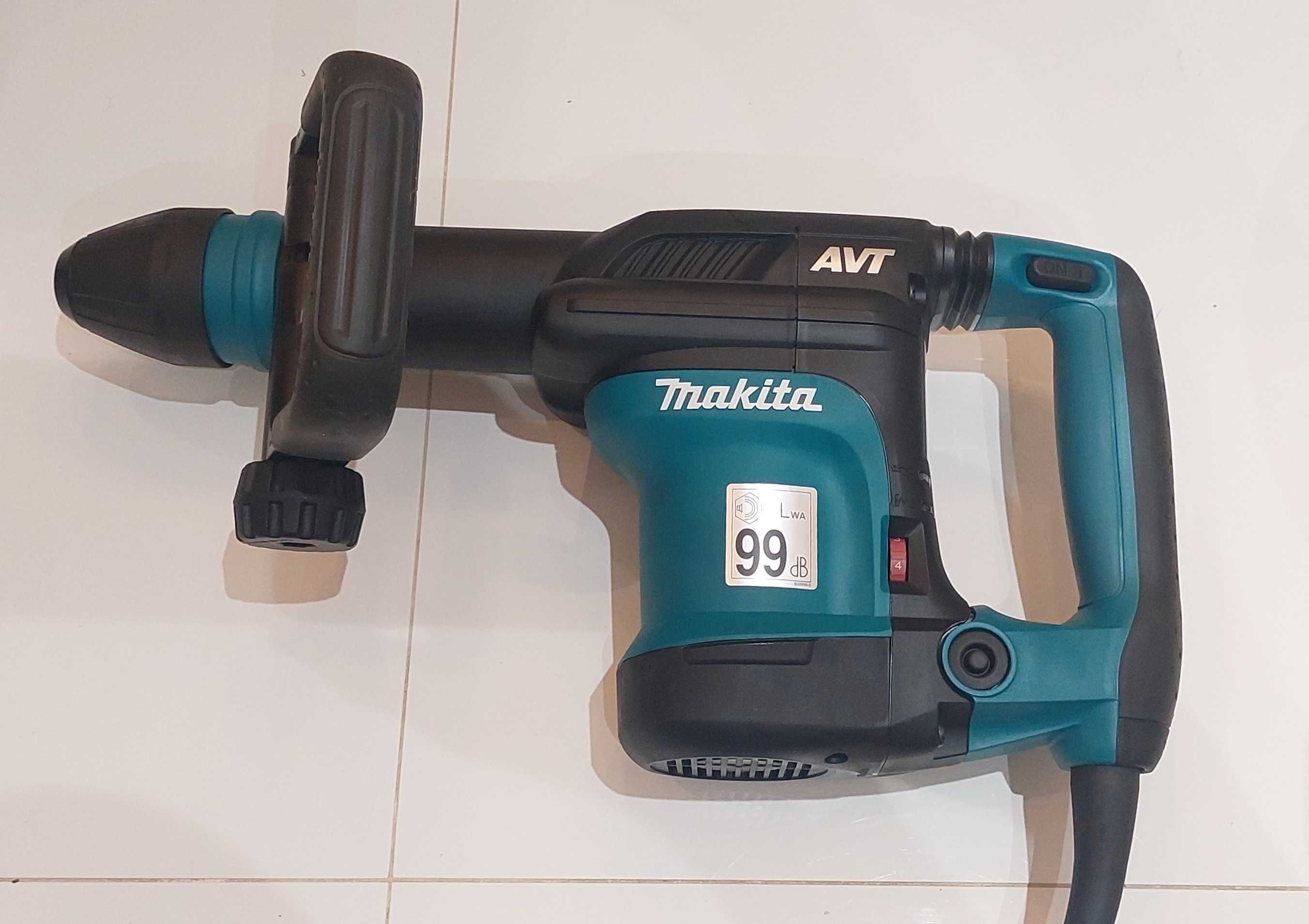 Makita młot udarowy kujący z dłutami klasy 5kg moc aż 8,1J wynajem