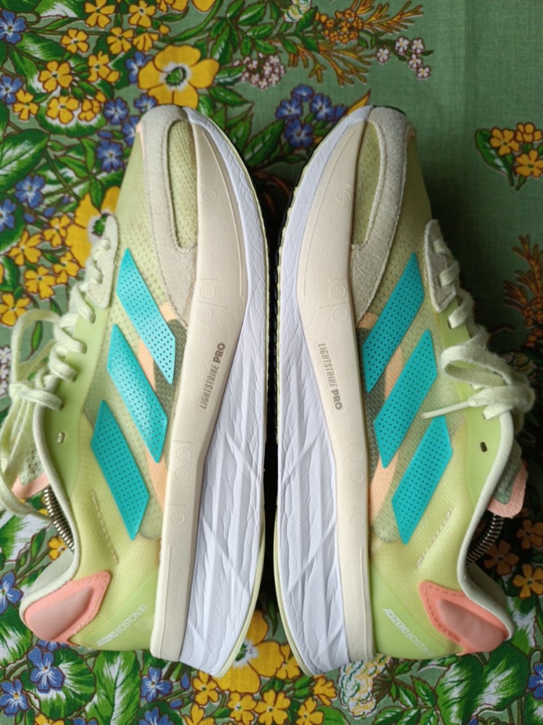 Жіночі бігові кросівки Adidas AdiZero Boston 10.