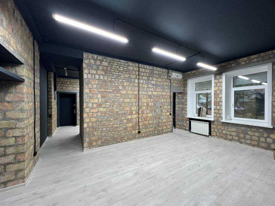 Оренда офісу  фасад з новим ремонтом на вул. Різницькій, 11