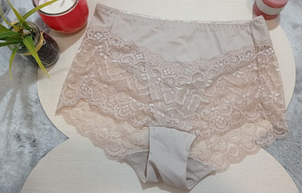 XXL piękne wysokie koronkowe majtki