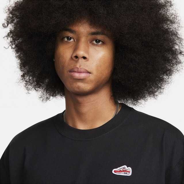 Футболка Nike TEE M90 Sneaker Patch  Trainer (XS по 4XL) (FQ3762-010)
