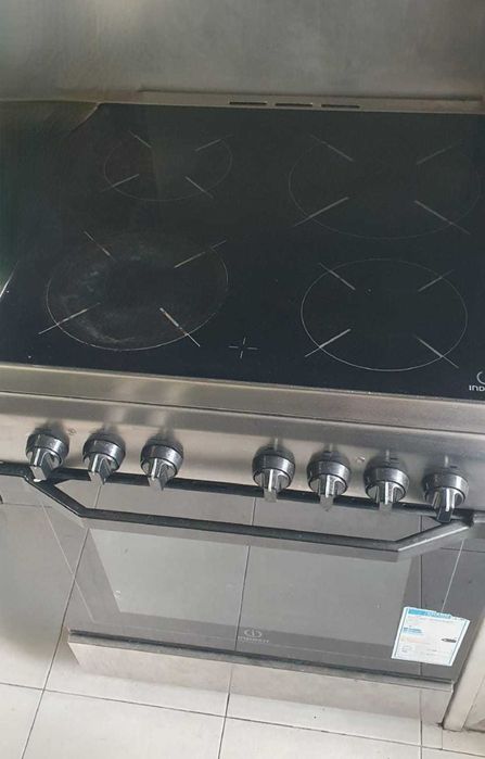 Fogão Indesit I6VMH2A(X)/NL – vitrocerâmica