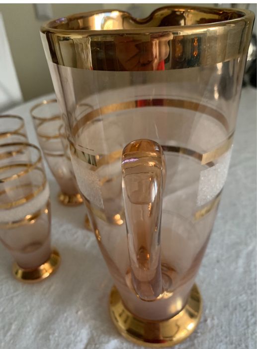 Кувшин  и  4 стакана. Богемское стекло