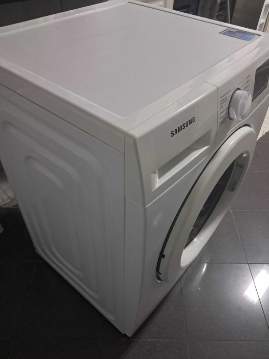Máquina de Lavar Roupa Samsung EcoBubble 7 kgs a funcionar bem