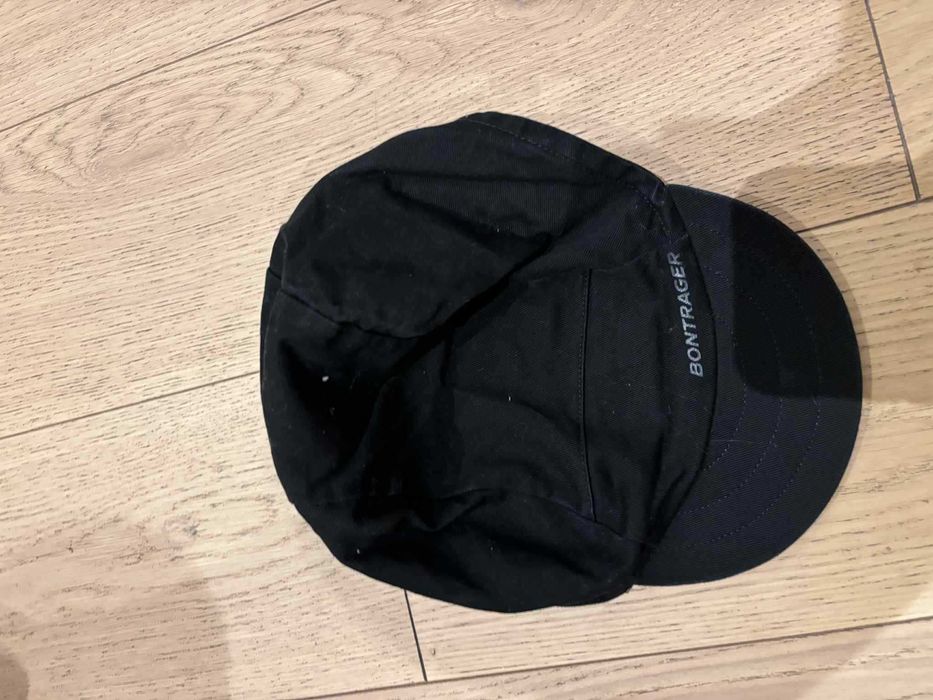 Czapka kolarska Bontrager z daszkiem – czarna