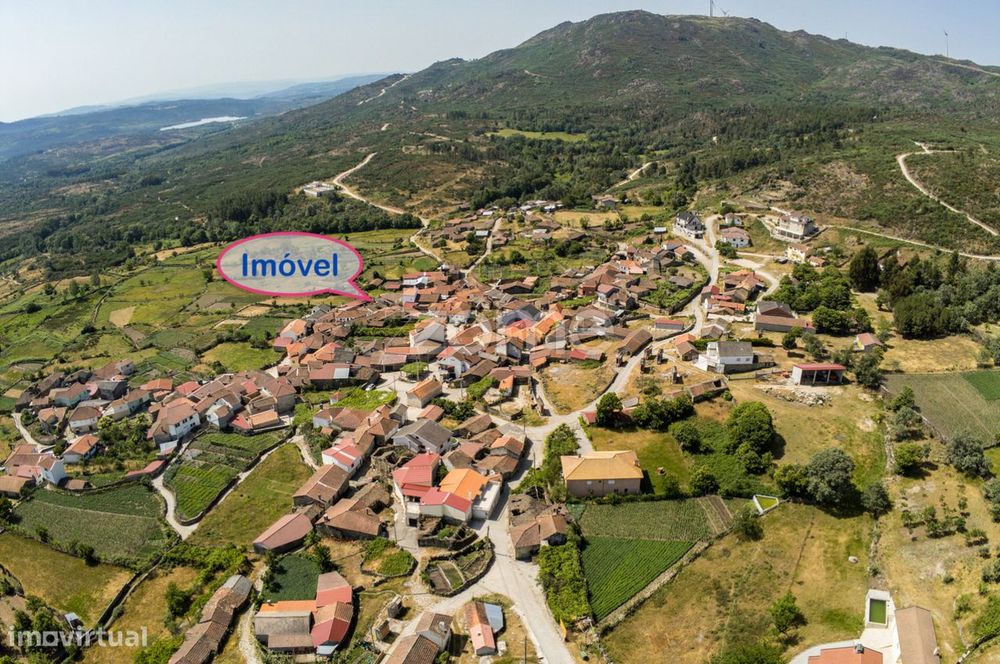 Moradia T4 para recuperar em Quintã, Vreia de Jales - Vila Real