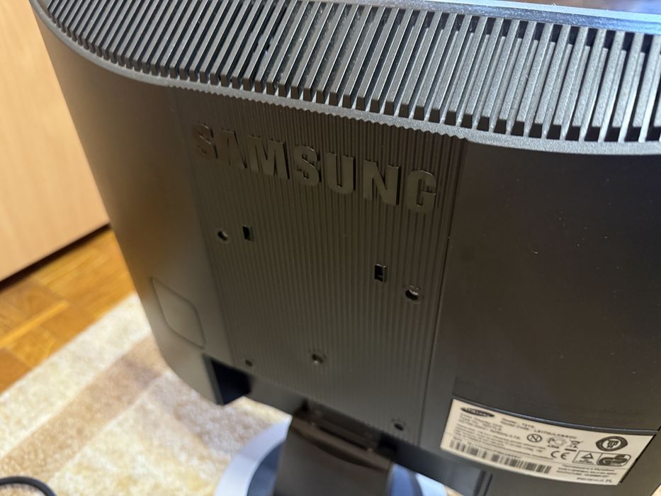 Монитор 17 дюймів Samsung SyncMaster 721N